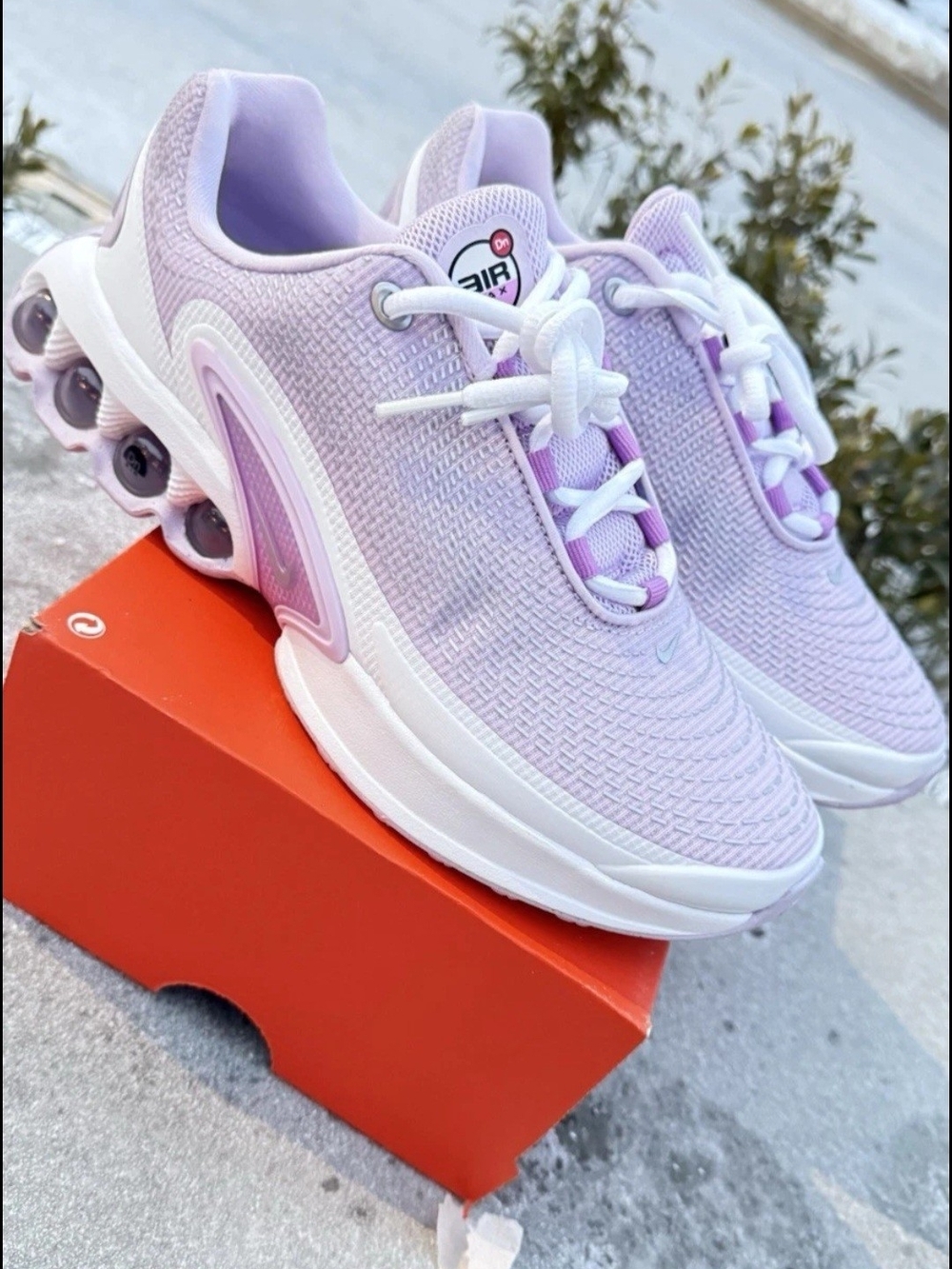 NEW Nike Air Max DN Platinum Women's Lavender/White Sneakers. Size 7Y